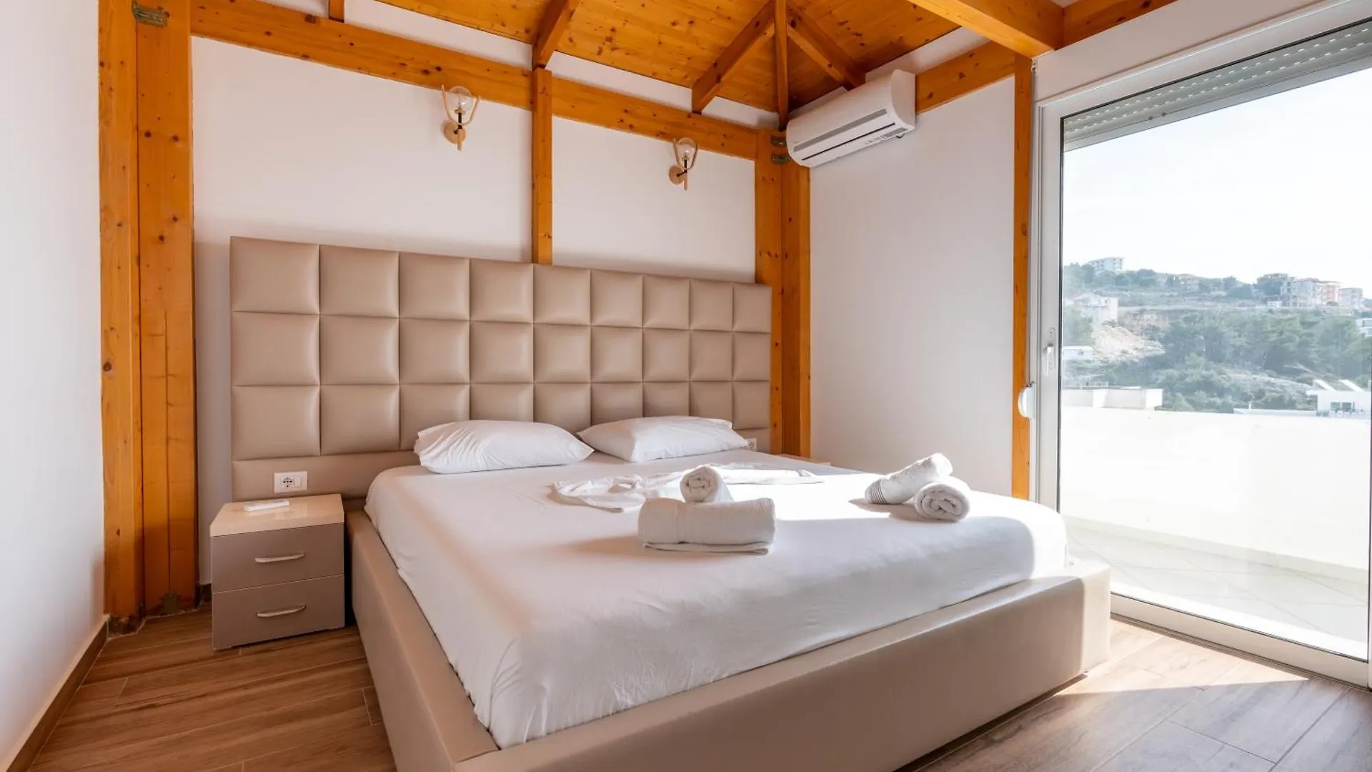 Deluxe Wooden Villa Sarande
